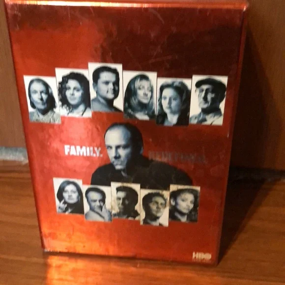 BRAND NEW SOPRANOS COMPLETE SECOND SEASON VHS. NEVER USED. - Picture 4 of 9